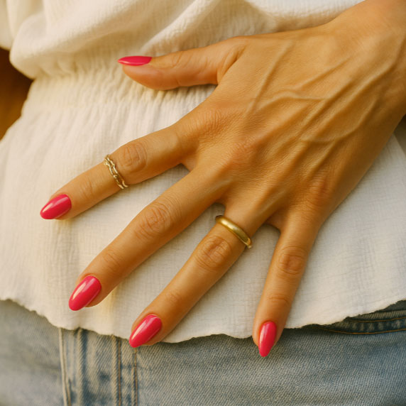 Ljusröda nailpolish stickers, nagellack
